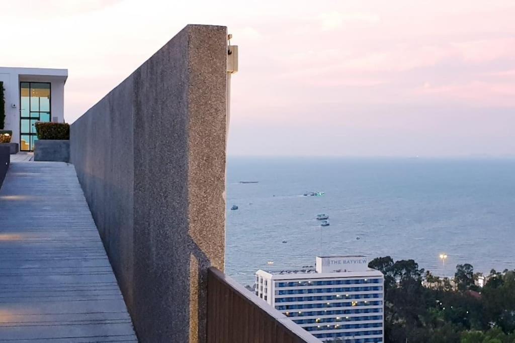 The Base Central Pattaya Quiet King-Bed With Infinity Pool & Free Netflix Ngoại thất bức ảnh