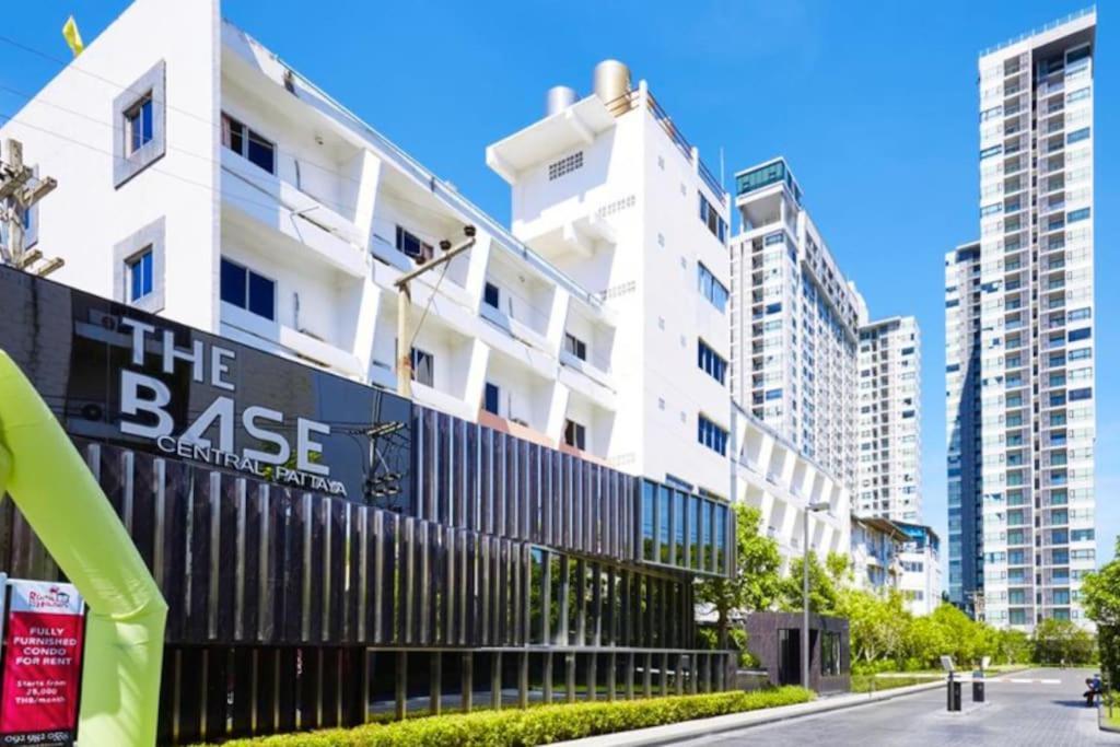 The Base Central Pattaya Quiet King-Bed With Infinity Pool & Free Netflix Ngoại thất bức ảnh